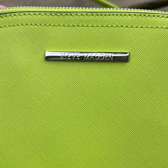 💚💚 Steve Madden lime green crossbody bag nearly excellent condition - Picture 5 of 11